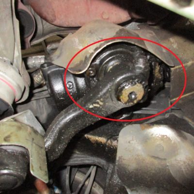 メルセデスベンツ　W124　パワーステアリングギヤBOXからのオイル漏れ修理