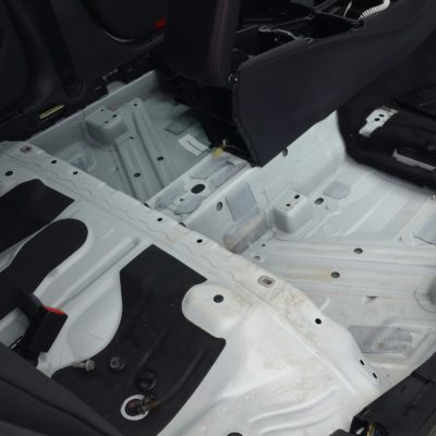 メルセデスベンツA180　雨水車内侵入