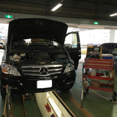 非分解エンジン内部洗浄の施工前・施工後の比較を行いました。メルセデスV350