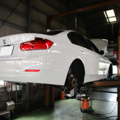 BMW3シリーズ　F30　BMW320iの車検作業をさせて頂きました。