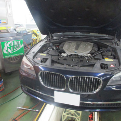 2301台目エンジン内部洗浄 BMW750i (F01) ABA-KA44