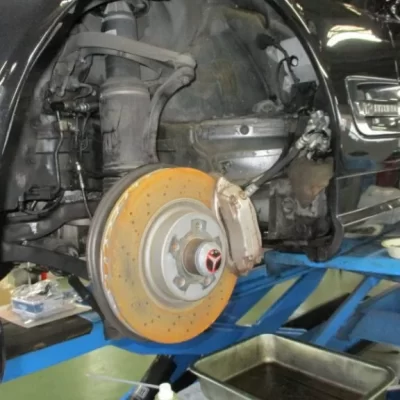 ベンツＳＬクラス　Ｒ230オイル漏れ修理　