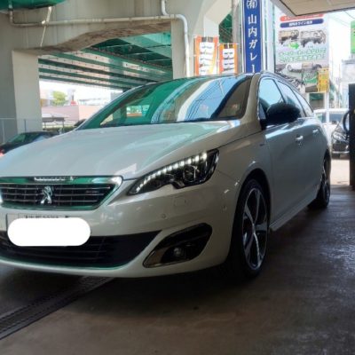 プジョー308車検で入庫です。